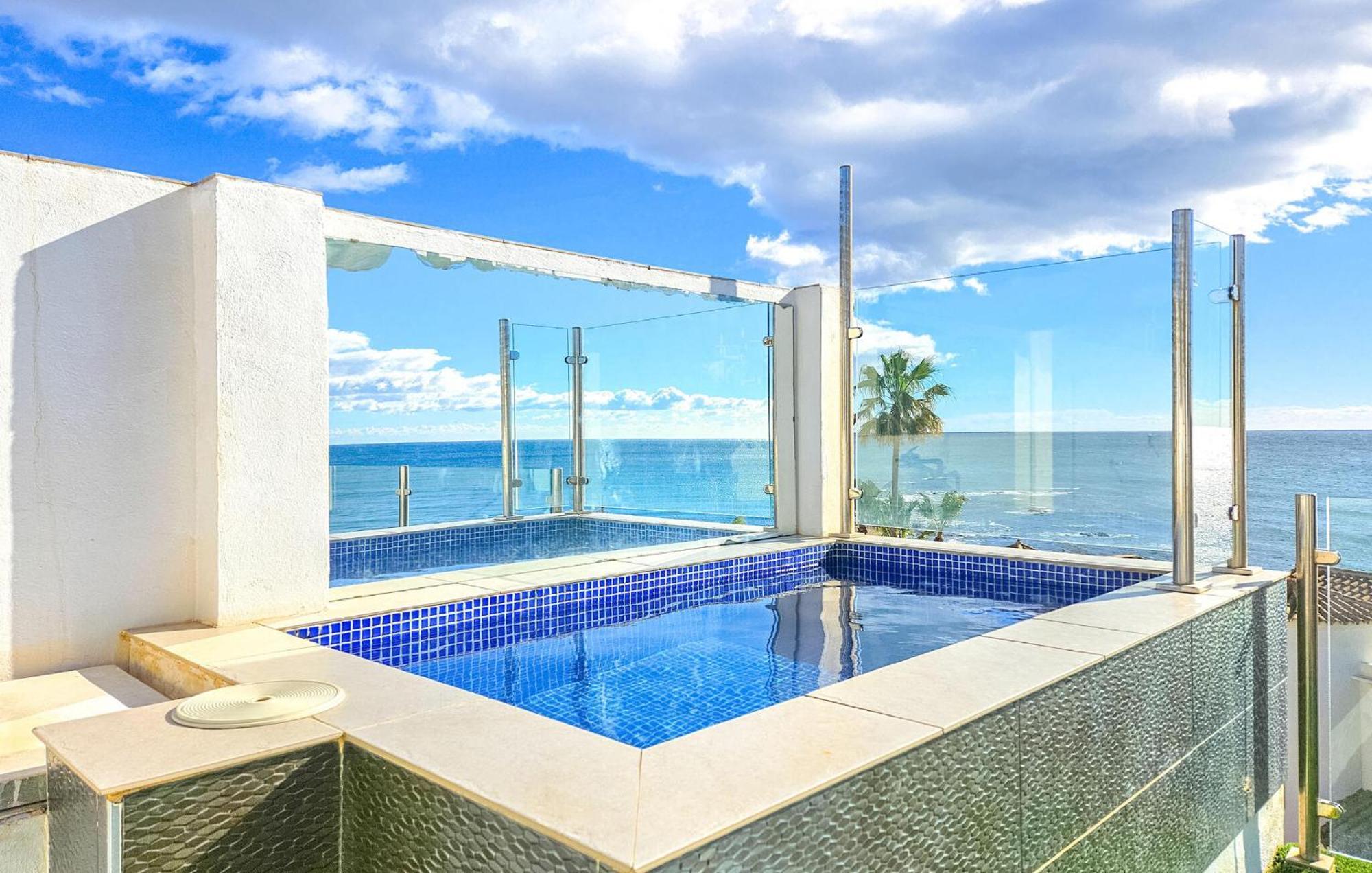 Amazing In With Outdoor Swimming Pool *